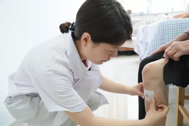 膏藥粘在身上怎么辦？如何安全、快速地去除膏藥殘留？